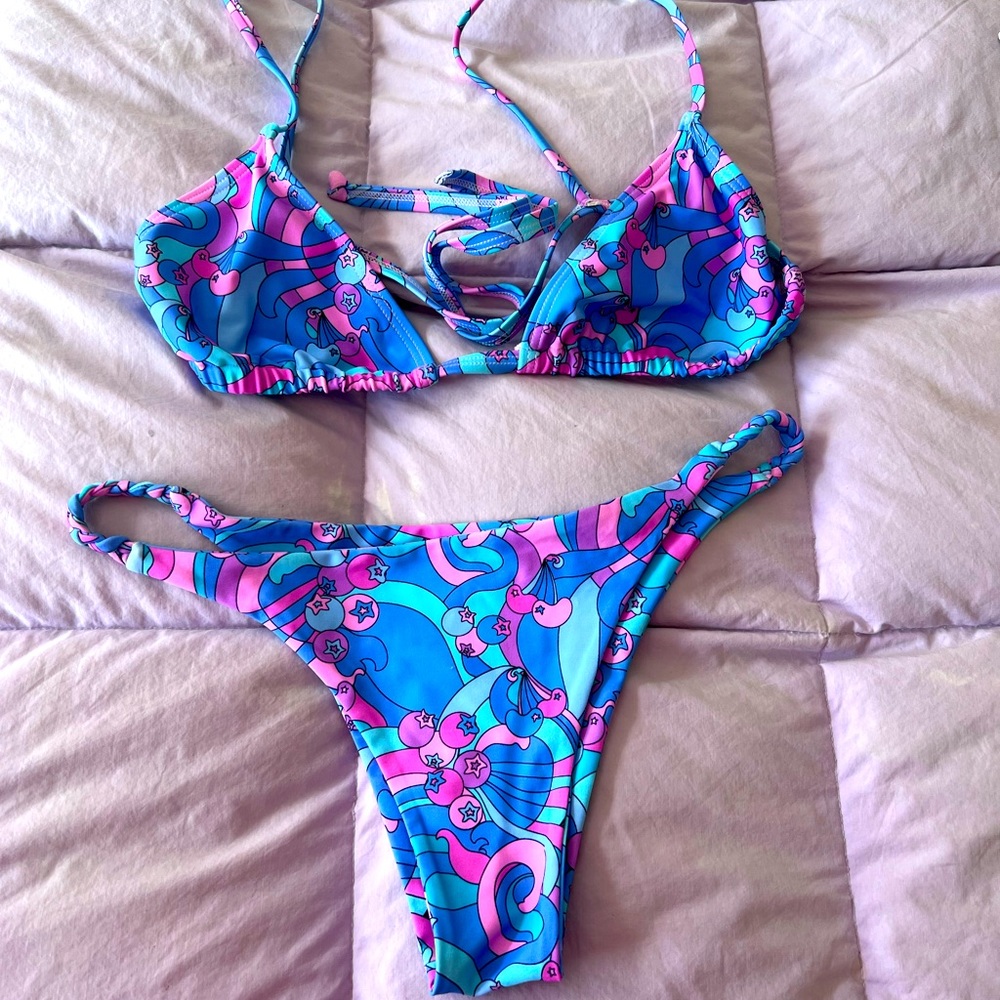 Kulani Kini Razzleberry bikini. EUC